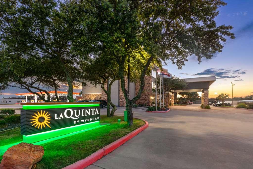 Отель La Quinta By Wyndham Rockport - Fulton Экстерьер фото